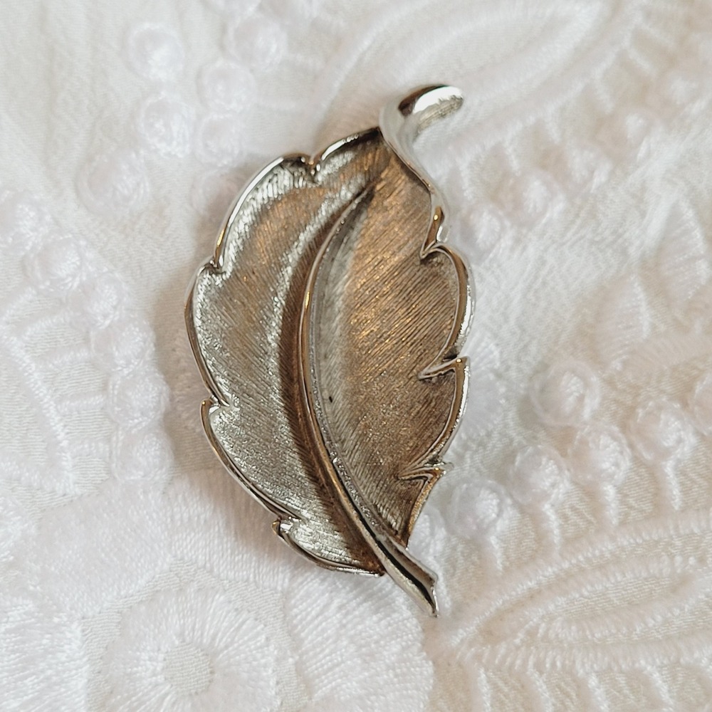 Vintage Leaf Brooch Silver Tone Textured Boho Nature Foliage‎ Old Money 20446